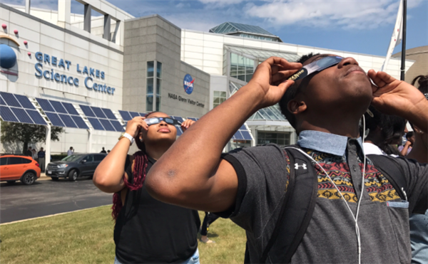  Students viewing the Solar Eclipse
